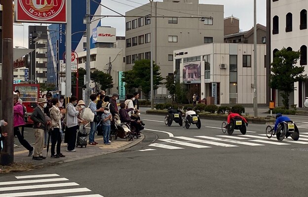車いすマラソンの様子