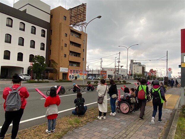 車いすマラソンの様子